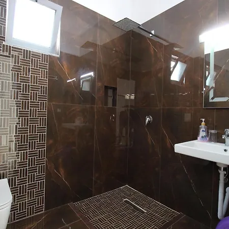 Hotel Villa Kapo Pool & Bar Vendégház 3*