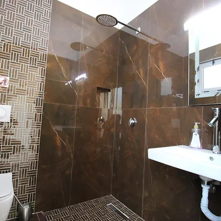 Hotel Villa Kapo Pool & Bar Vendégház 3*