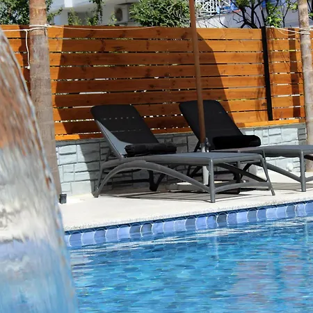Kapo Pool & Bar 3*