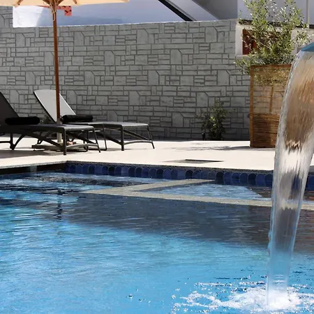 Kapo Pool & Bar בית הארחה 3*