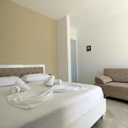 בית הארחה Kapo Pool & Bar 3*